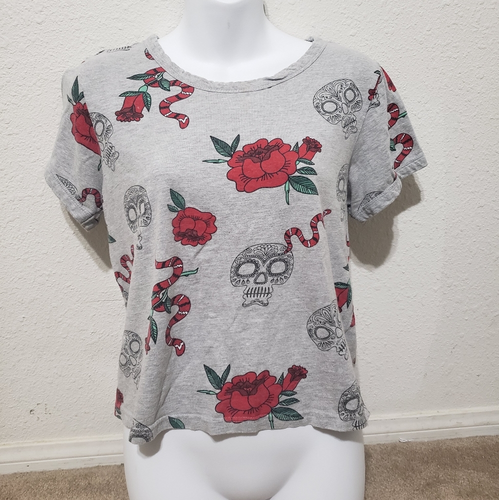 Darling blue crop top. Size M. Sculls and Roses